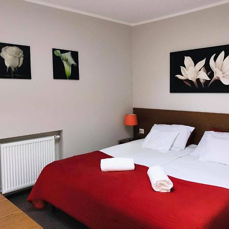 Aparthotel Astral Raszyn Esterno foto