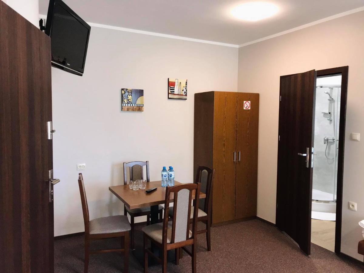 Aparthotel Astral Raszyn Esterno foto