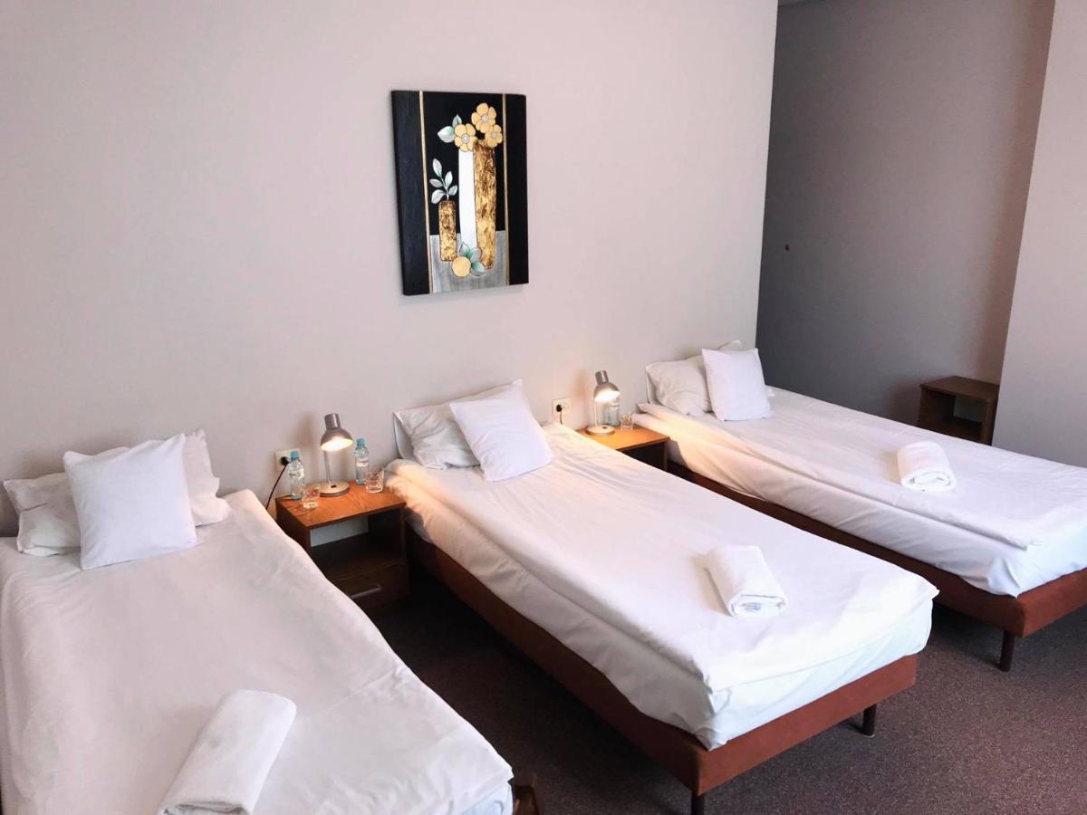Aparthotel Astral Raszyn Esterno foto