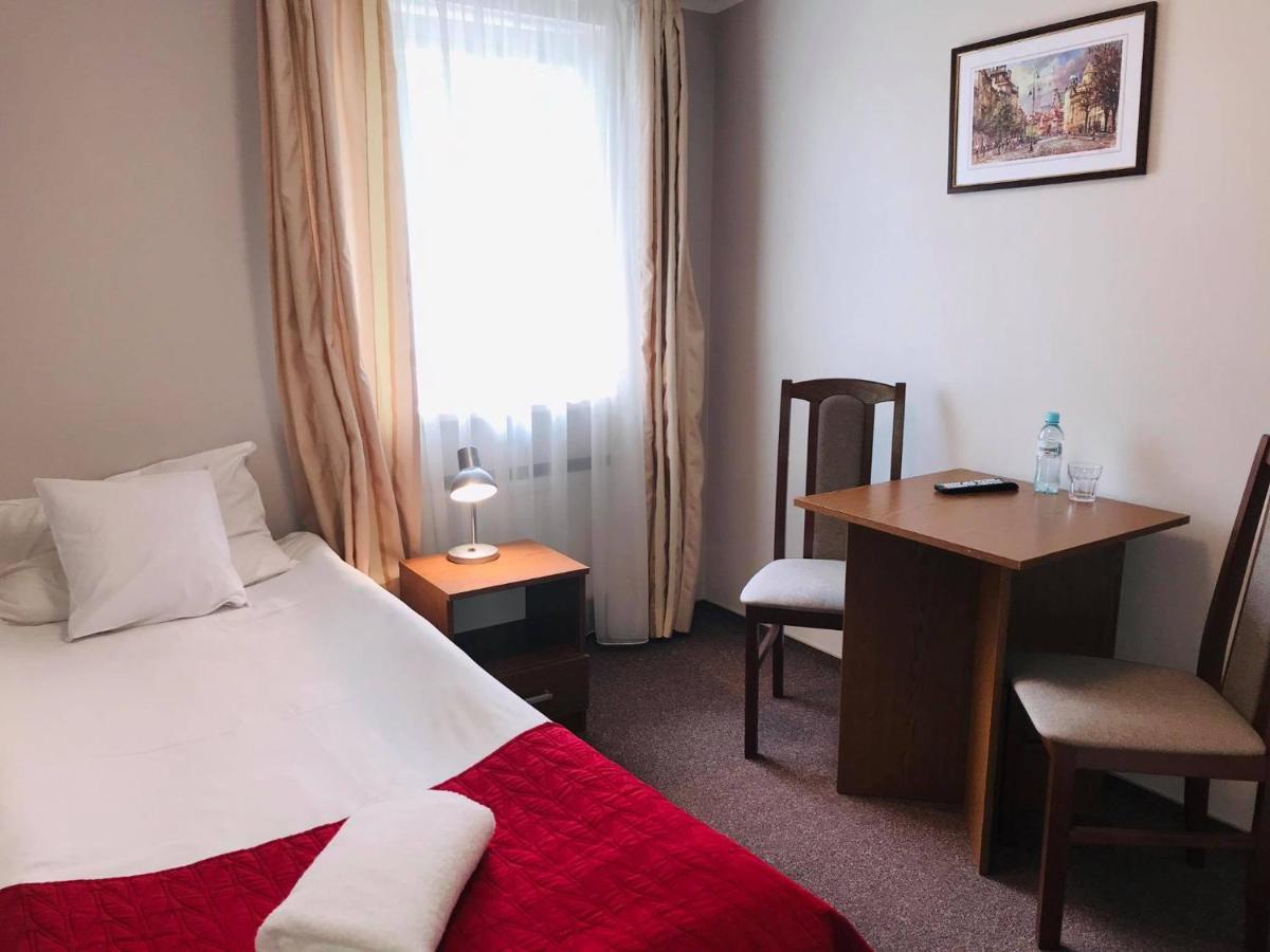 Aparthotel Astral Raszyn Esterno foto
