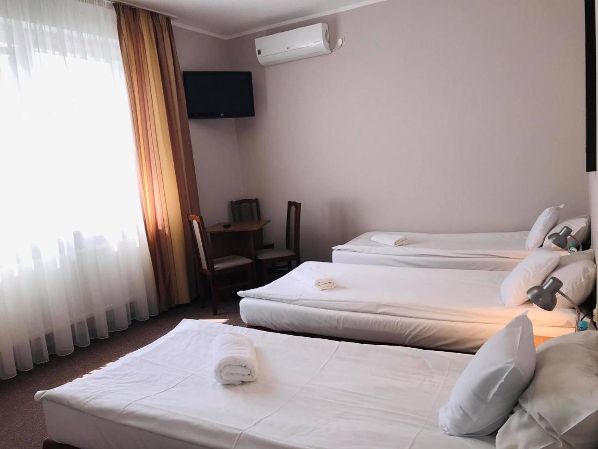 Aparthotel Astral Raszyn Esterno foto