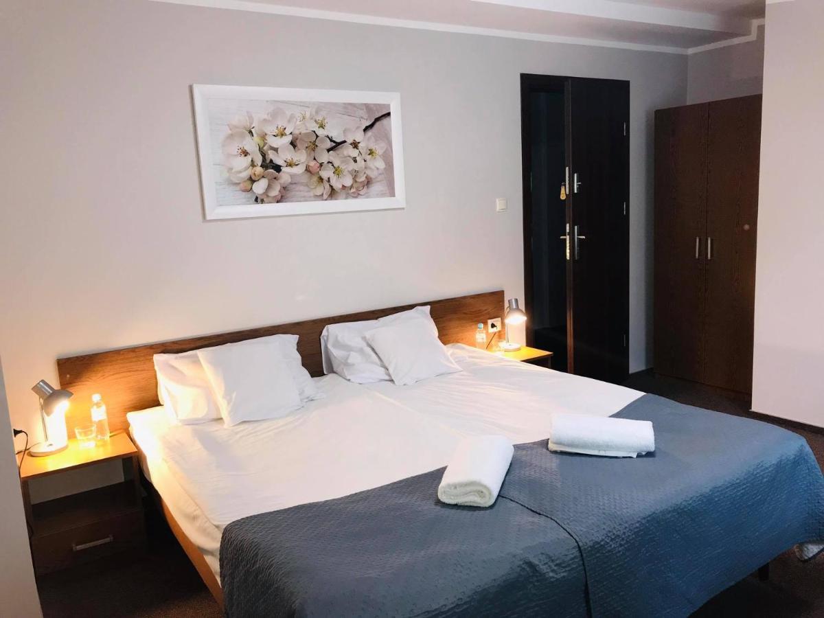 Aparthotel Astral Raszyn Esterno foto