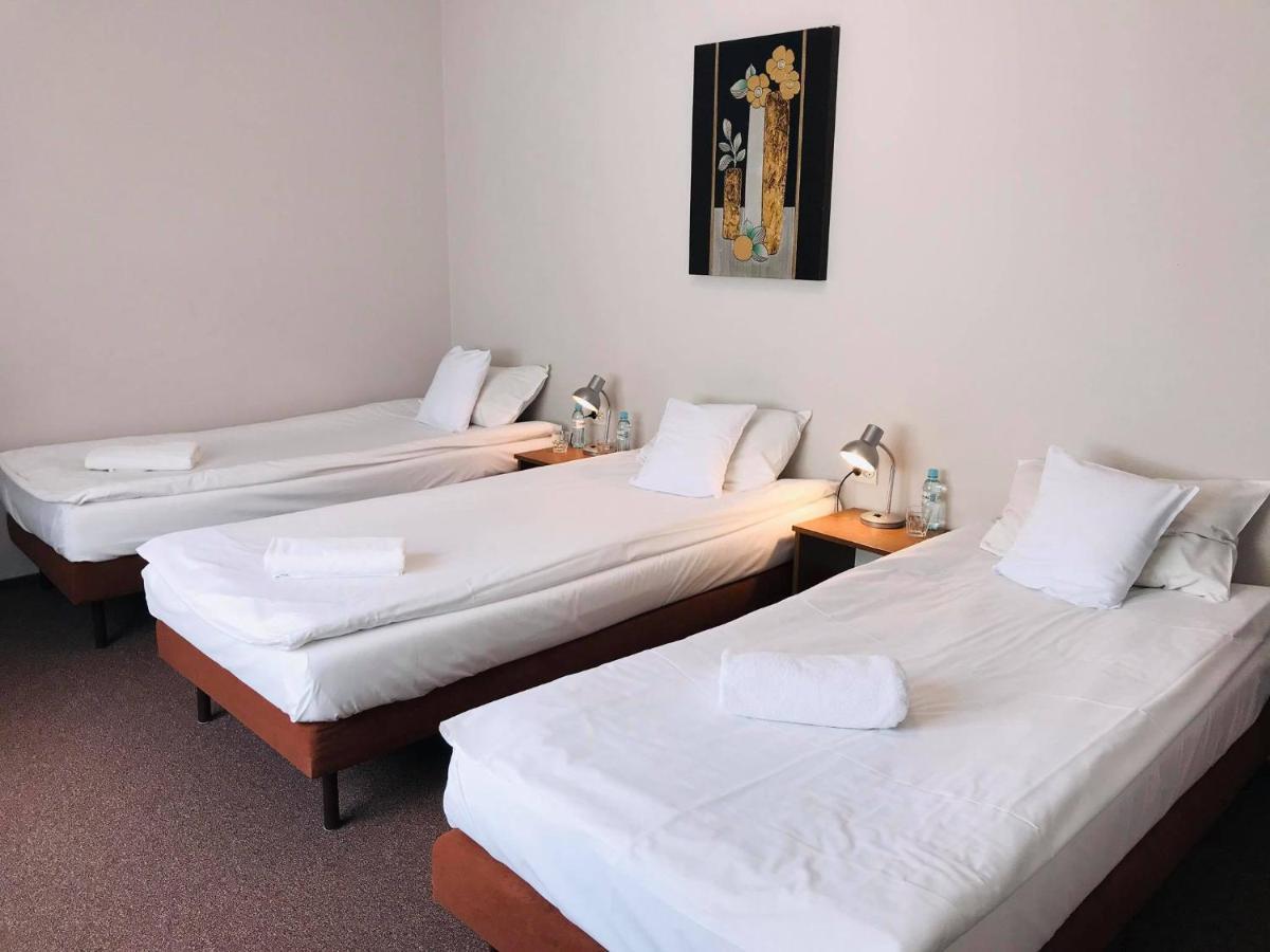 Aparthotel Astral Raszyn Esterno foto