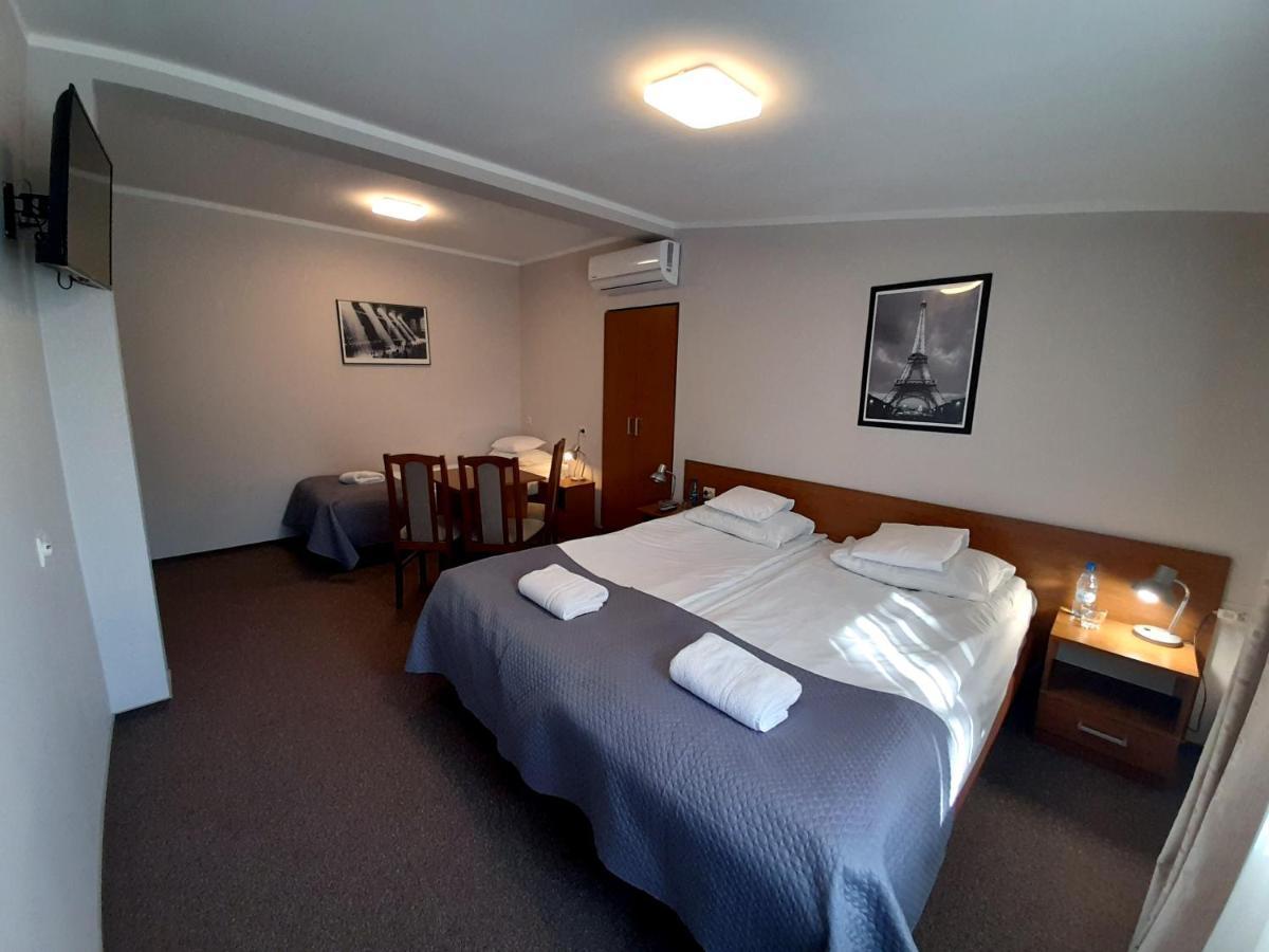 Aparthotel Astral Raszyn Esterno foto