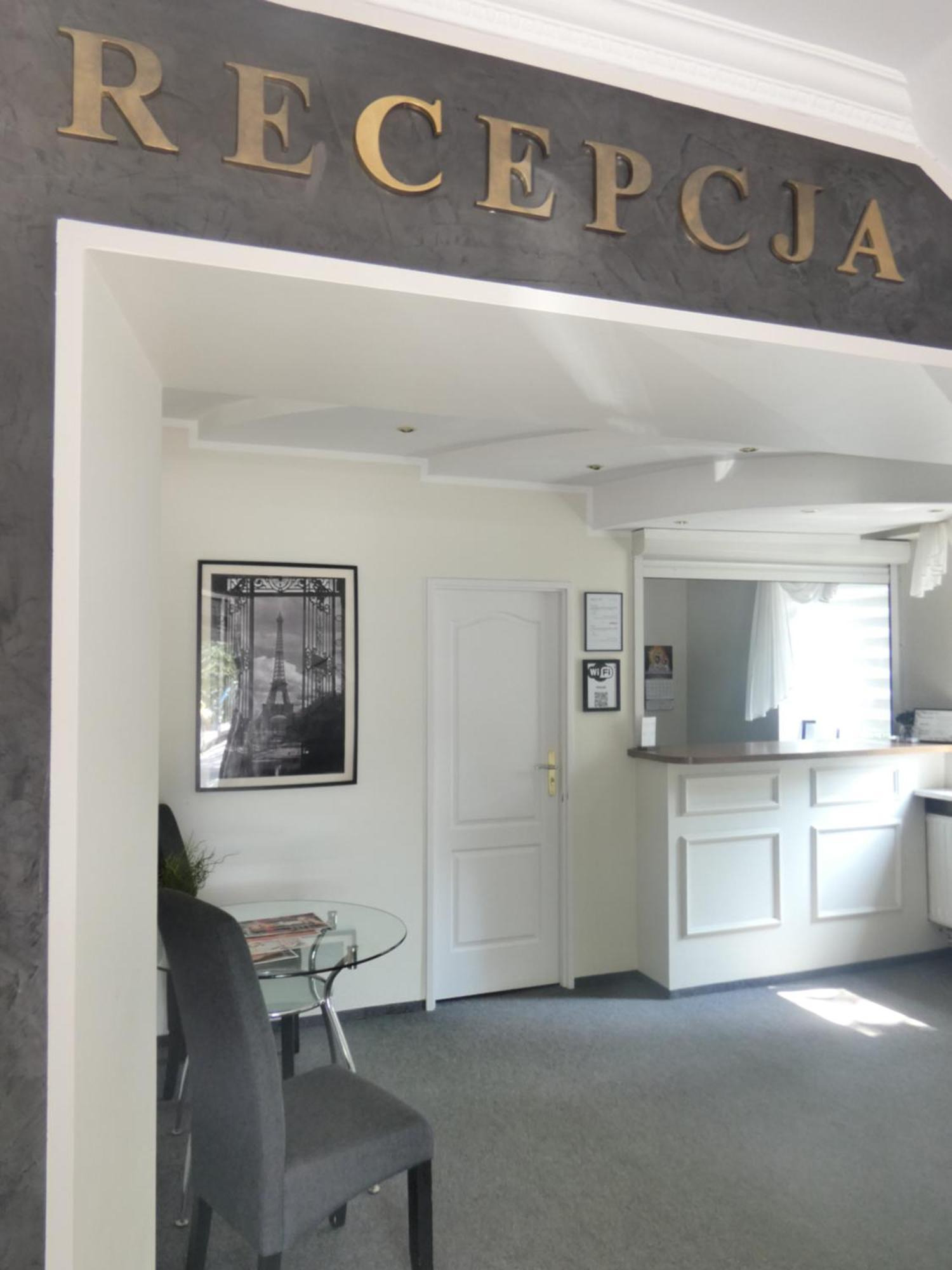 Aparthotel Astral Raszyn Esterno foto