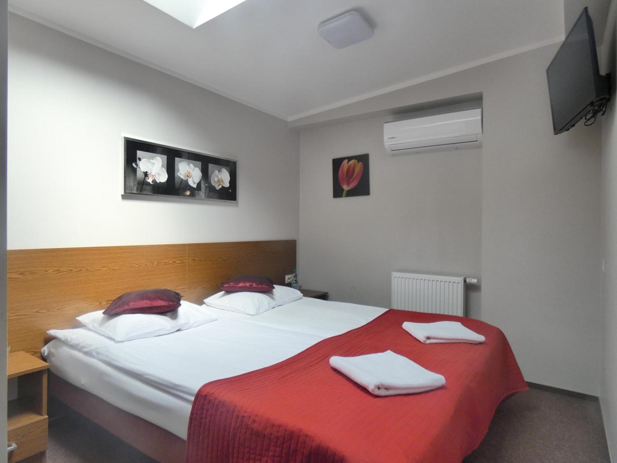 Aparthotel Astral Raszyn Esterno foto