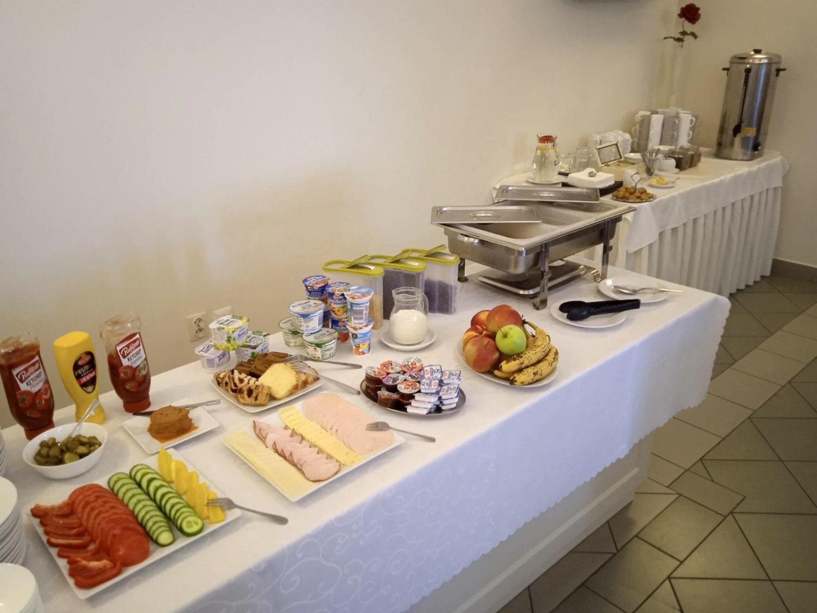 Aparthotel Astral Raszyn Esterno foto